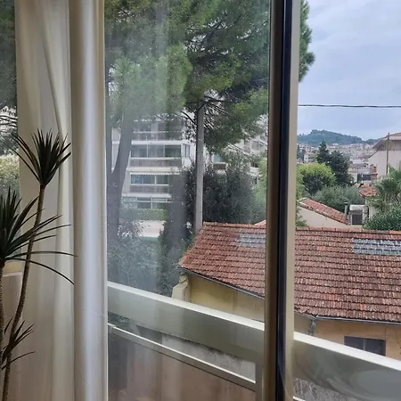 Charming Flat With Terrace And Swimming Pool * לה קאנה