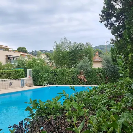 דירה Charming Flat With Terrace And Swimming Pool לה קאנה