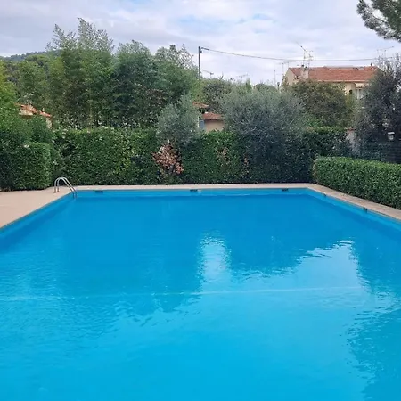Charming Flat With Terrace And Swimming Pool לה קאנה