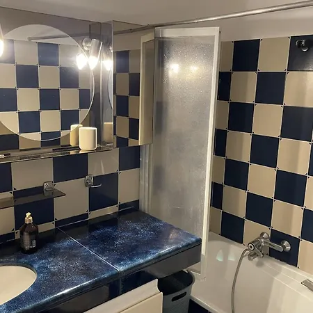 Charming Flat With Terrace And Swimming Pool דירה