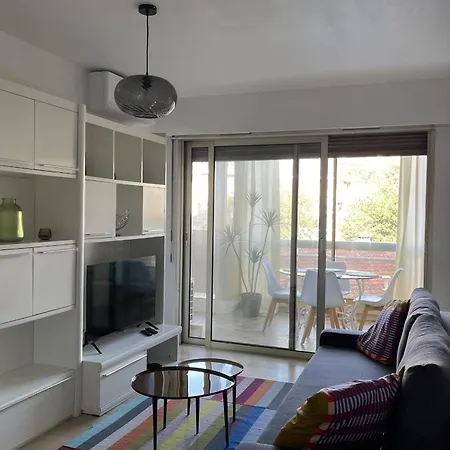 Charming Flat With Terrace And Swimming Pool דירה