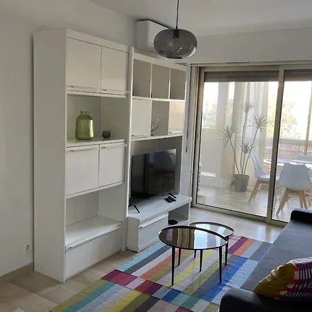 דירה Charming Flat With Terrace And Swimming Pool *